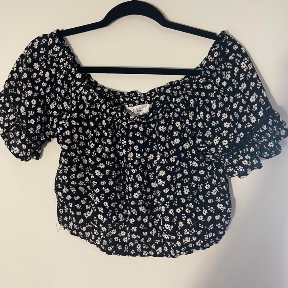 Pink Rose black and white floral blouse M with embroidery on sleeve puffycroptop